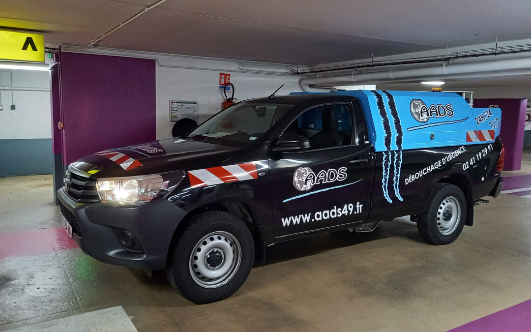 vehicule d'intervention d'urgence de la société AADS dans un parking souterrain